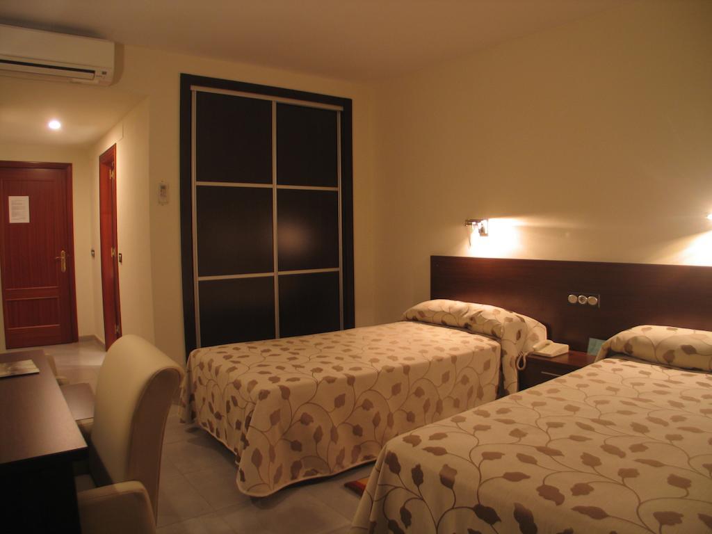 Hotel San Cristobal Coria Cameră foto